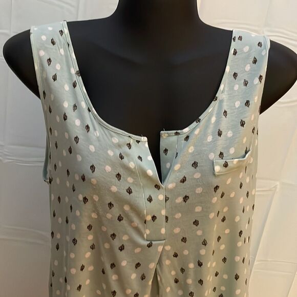 Medium Ann Taylor Loft sleeveless v neck slightl flared hem polka dot/leaf shirt - Picture 2 of 14